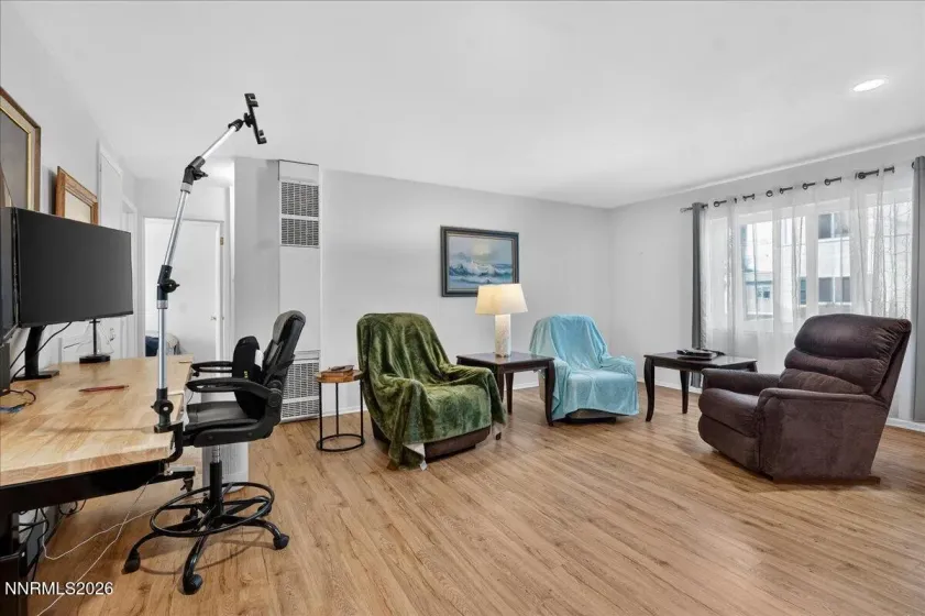 1945 4th, Sparks, Nevada 89431, 2 Bedrooms Bedrooms, ,1 BathroomBathrooms,Residential,Residential,4th,260003697