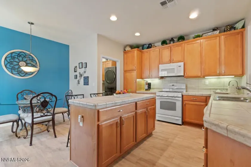 455 Dartmoor, Reno, Nevada 89521, 3 Bedrooms Bedrooms, ,2 BathroomsBathrooms,Residential,Residential,Dartmoor,260003706