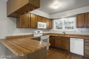 227 Smithridge, Reno, Nevada 89502, 2 Bedrooms Bedrooms, ,2 BathroomsBathrooms,Residential,Residential,Smithridge,260003757