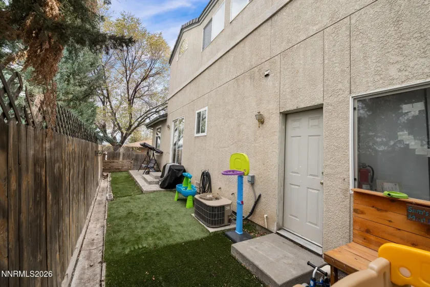 501 Warren, Reno, Nevada 89509, 2 Bedrooms Bedrooms, ,3 BathroomsBathrooms,Residential,Residential,Warren,260003758