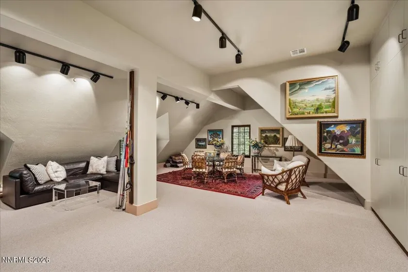 6025 Lake Geneva, Reno, Nevada 89511, 6 Bedrooms Bedrooms, ,6 BathroomsBathrooms,Residential,Residential,Lake Geneva,260003759