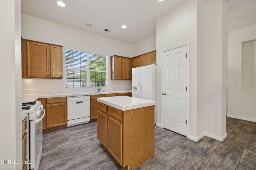 10235 Grizzly Hill, Reno, Nevada 89521, 3 Bedrooms Bedrooms, ,2 BathroomsBathrooms,Residential,Residential,Grizzly Hill,260003762