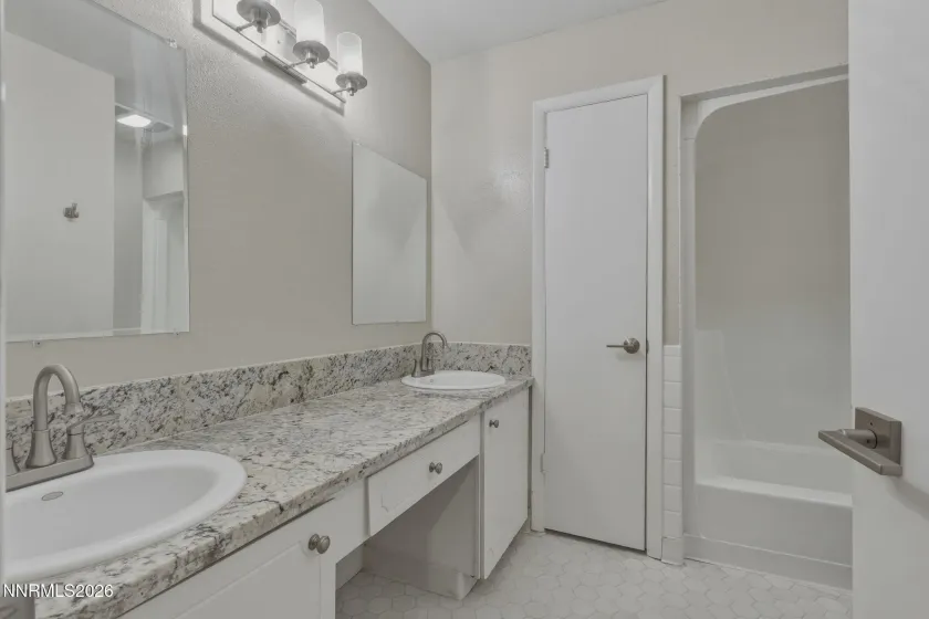 585 Smithridge, Reno, Nevada 89502, 2 Bedrooms Bedrooms, ,2 BathroomsBathrooms,Residential,Residential,Smithridge,260003779