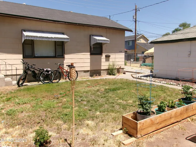 1018 E, Sparks, Nevada 89431, 4 Bedrooms Bedrooms, ,3 BathroomsBathrooms,Residential Income,Residential,E,0,260003782