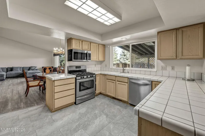 25 Desert Peak, Sparks, Nevada 89441, 3 Bedrooms Bedrooms, ,2 BathroomsBathrooms,Residential,Residential,Desert Peak,260003784