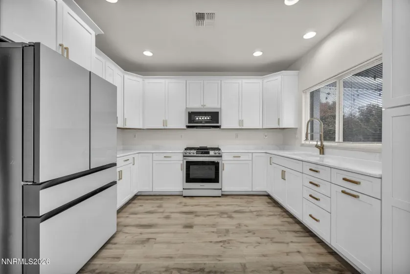 3295 Modena, Sparks, Nevada 89434, 2 Bedrooms Bedrooms, ,2 BathroomsBathrooms,Residential,Residential,Modena,260003791