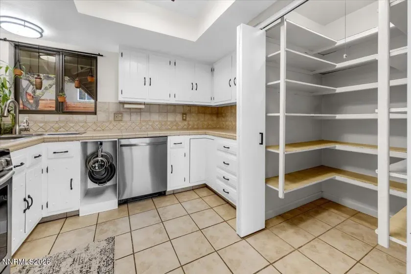 2975 Markridge, Reno, Nevada 89509, 5 Bedrooms Bedrooms, ,3 BathroomsBathrooms,Residential,Residential,Markridge,260003792