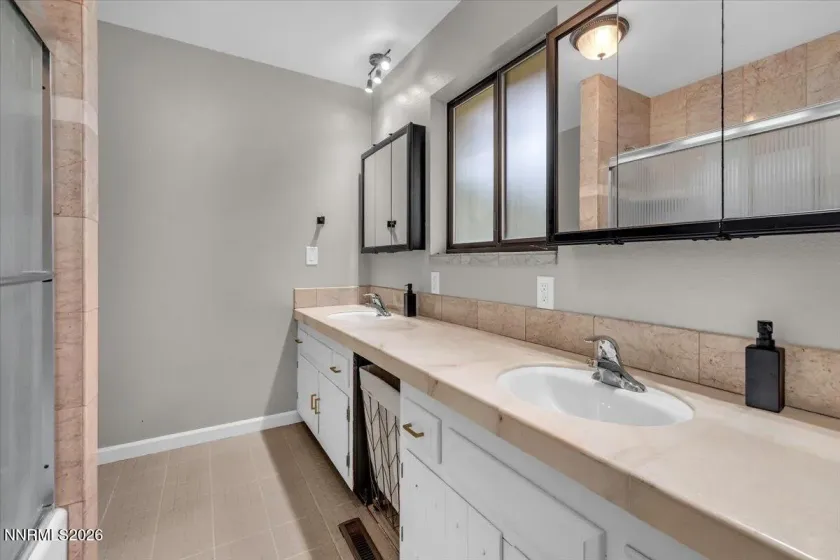 2975 Markridge, Reno, Nevada 89509, 5 Bedrooms Bedrooms, ,3 BathroomsBathrooms,Residential,Residential,Markridge,260003792