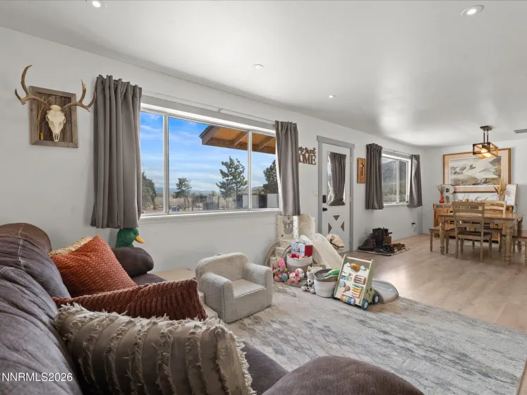 21 Van Fleet, Yerington, Nevada 89447, 3 Bedrooms Bedrooms, ,2 BathroomsBathrooms,Residential,Residential,Van Fleet,260003803