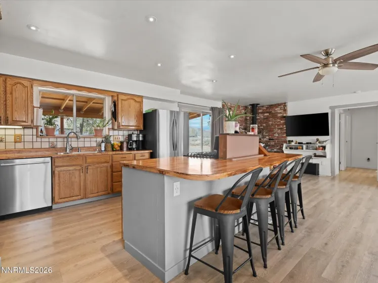 21 Van Fleet, Yerington, Nevada 89447, 3 Bedrooms Bedrooms, ,2 BathroomsBathrooms,Residential,Residential,Van Fleet,260003803