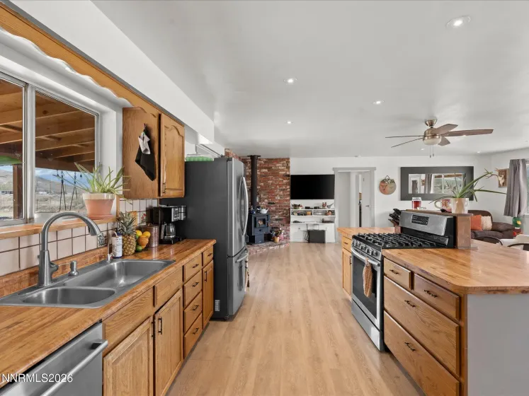 21 Van Fleet, Yerington, Nevada 89447, 3 Bedrooms Bedrooms, ,2 BathroomsBathrooms,Residential,Residential,Van Fleet,260003803