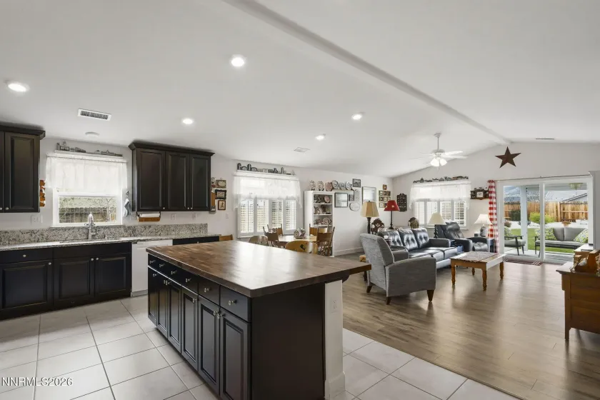 2095 Lanstar, Sparks, Nevada 89441, 4 Bedrooms Bedrooms, ,2 BathroomsBathrooms,Residential,Residential,Lanstar,260003812