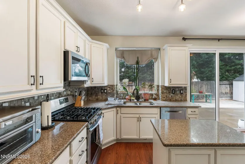 3220 Green River, Reno, Nevada 89503, 4 Bedrooms Bedrooms, ,3 BathroomsBathrooms,Residential,Residential,Green River,260003825