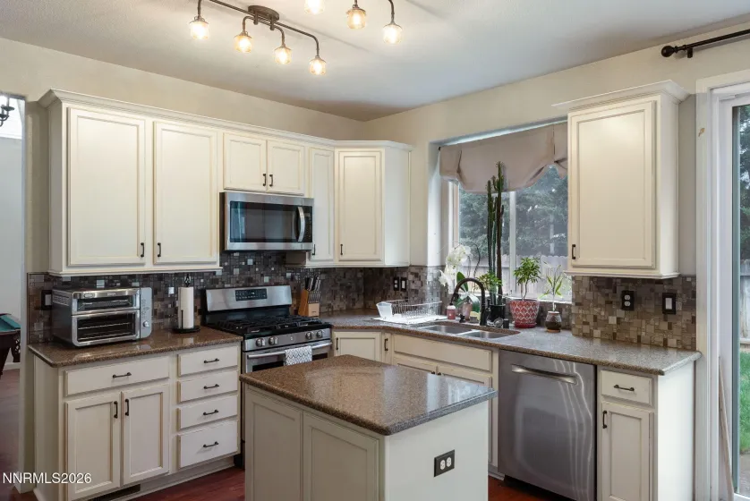 3220 Green River, Reno, Nevada 89503, 4 Bedrooms Bedrooms, ,3 BathroomsBathrooms,Residential,Residential,Green River,260003825