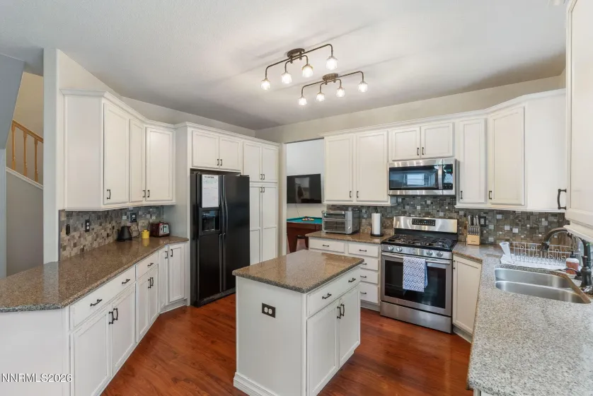 3220 Green River, Reno, Nevada 89503, 4 Bedrooms Bedrooms, ,3 BathroomsBathrooms,Residential,Residential,Green River,260003825