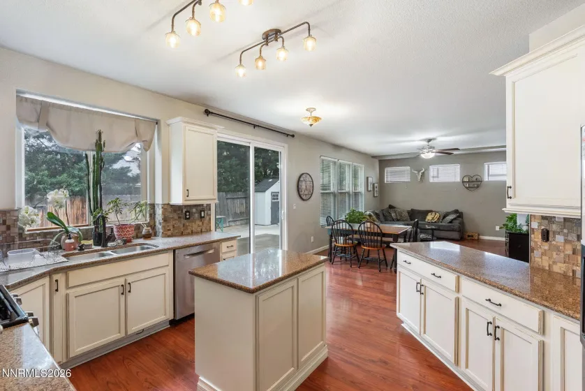 3220 Green River, Reno, Nevada 89503, 4 Bedrooms Bedrooms, ,3 BathroomsBathrooms,Residential,Residential,Green River,260003825