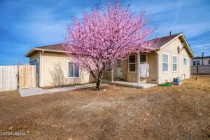 35 Buffalo, Yerington, Nevada 89447, 3 Bedrooms Bedrooms, ,2 BathroomsBathrooms,Residential,Residential,Buffalo,260003836