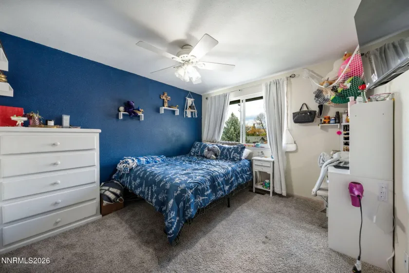 Upstairs guest bedroom 2