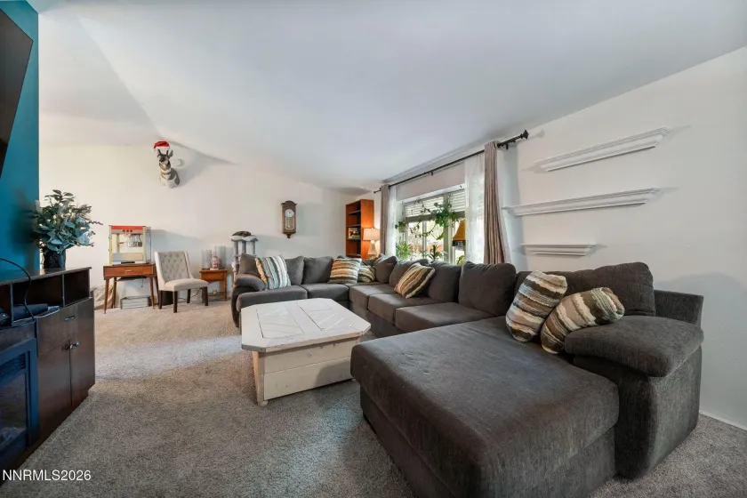 1091 Alta Vista, Sparks, Nevada 89434, 4 Bedrooms Bedrooms, ,3 BathroomsBathrooms,Residential,Residential,Alta Vista,260003835