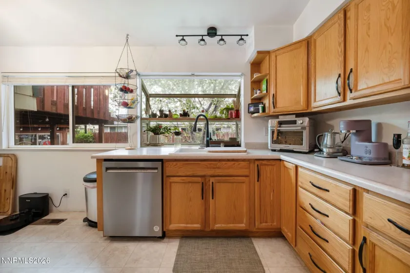 1091 Alta Vista, Sparks, Nevada 89434, 4 Bedrooms Bedrooms, ,3 BathroomsBathrooms,Residential,Residential,Alta Vista,260003835