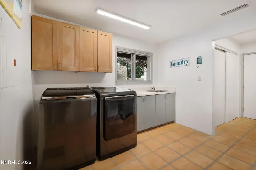 4281 Bitteroot, Reno, Nevada 89519, 2 Bedrooms Bedrooms, ,3 BathroomsBathrooms,Residential,Residential,Bitteroot,260003853