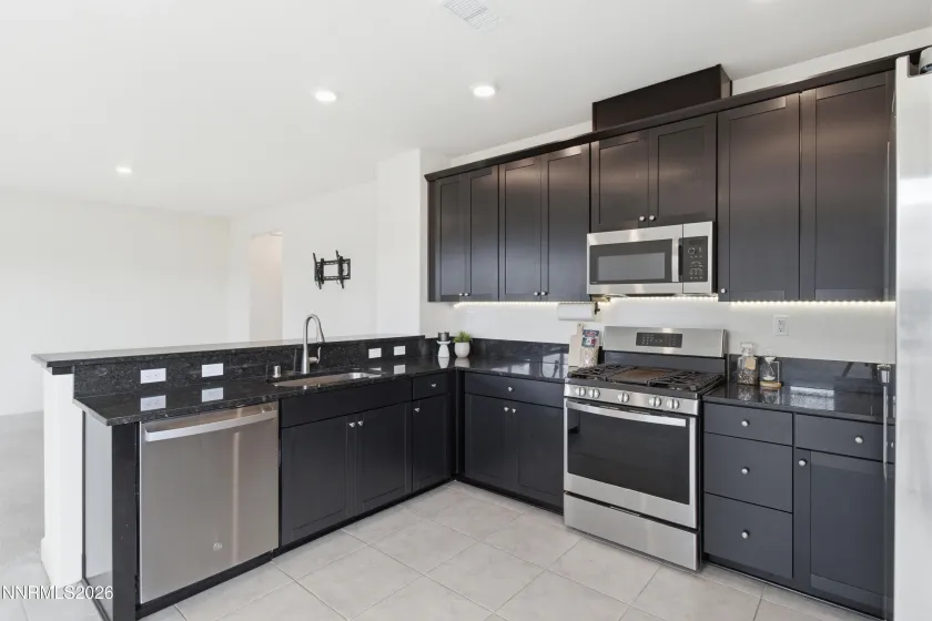 6924 White River, Sparks, Nevada 89436, 3 Bedrooms Bedrooms, ,2 BathroomsBathrooms,Residential,Residential,White River,260003864