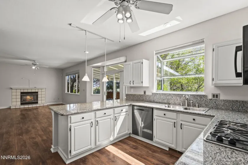 2260 Ridgeview, Reno, Nevada 89519, 3 Bedrooms Bedrooms, ,3 BathroomsBathrooms,Residential,Residential,Ridgeview,260003911