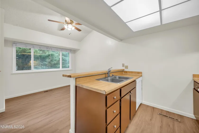 2367 Roundhouse, Sparks, Nevada 89431, 2 Bedrooms Bedrooms, ,1 BathroomBathrooms,Residential,Residential,Roundhouse,260003915