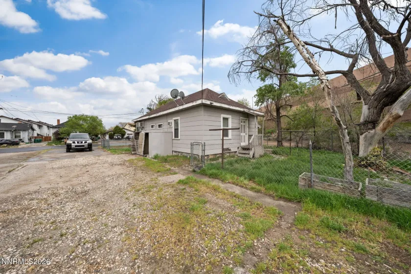 415 Field, Sparks, Nevada 89431, 4 Bedrooms Bedrooms, ,3 BathroomsBathrooms,Residential Income,Residential,Field,260003923