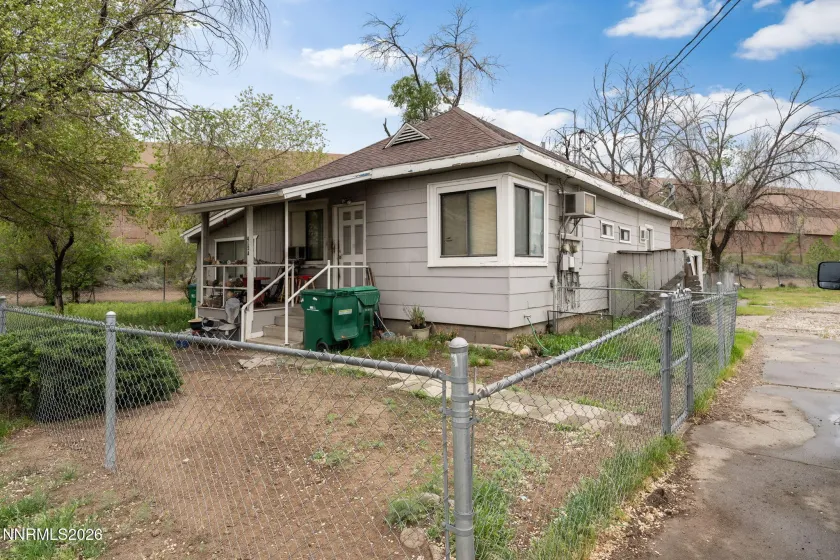 415 Field, Sparks, Nevada 89431, 4 Bedrooms Bedrooms, ,3 BathroomsBathrooms,Residential Income,Residential,Field,260003923