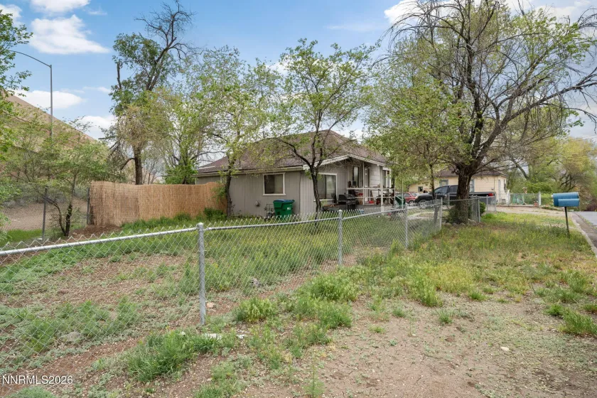 415 Field, Sparks, Nevada 89431, 4 Bedrooms Bedrooms, ,3 BathroomsBathrooms,Residential Income,Residential,Field,260003923