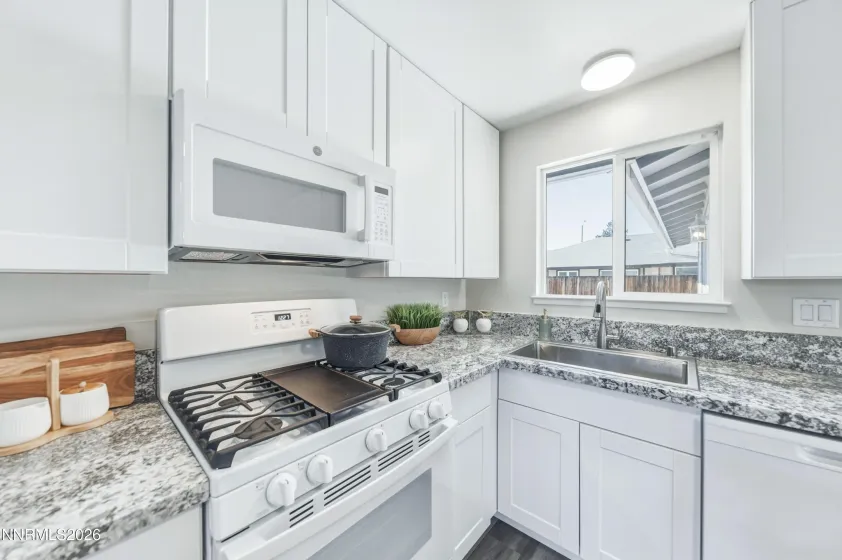 832 Greenbrae, Sparks, Nevada 89434, 3 Bedrooms Bedrooms, ,2 BathroomsBathrooms,Residential,Residential,Greenbrae,260003922