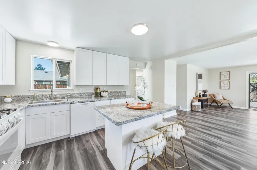 832 Greenbrae, Sparks, Nevada 89434, 3 Bedrooms Bedrooms, ,2 BathroomsBathrooms,Residential,Residential,Greenbrae,260003922