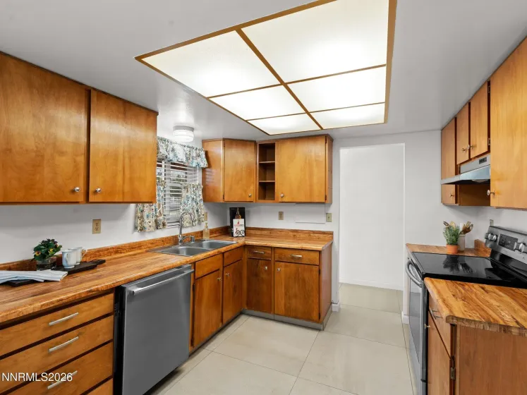 10675 Deodar, Reno, Nevada 89506, 3 Bedrooms Bedrooms, ,2 BathroomsBathrooms,Residential,Residential,Deodar,260003941