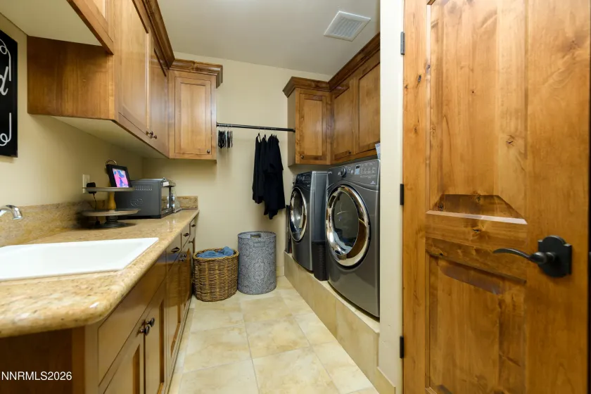 1043 Rocky Terrace, Gardnerville, Nevada 89460, 3 Bedrooms Bedrooms, ,3 BathroomsBathrooms,Residential,Residential,Rocky Terrace,260003942