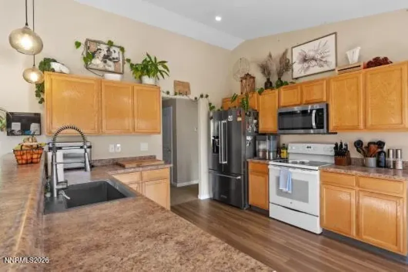 552 Spur, Fernley, Nevada 89408, 3 Bedrooms Bedrooms, ,2 BathroomsBathrooms,Residential,Residential,Spur,260003960