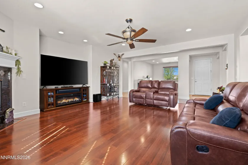 70 Riverside, Dayton, Nevada 89403, 4 Bedrooms Bedrooms, ,3 BathroomsBathrooms,Residential,Residential,Riverside,260003964