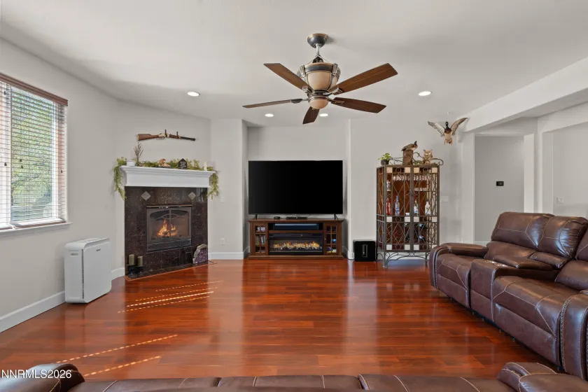 70 Riverside, Dayton, Nevada 89403, 4 Bedrooms Bedrooms, ,3 BathroomsBathrooms,Residential,Residential,Riverside,260003964