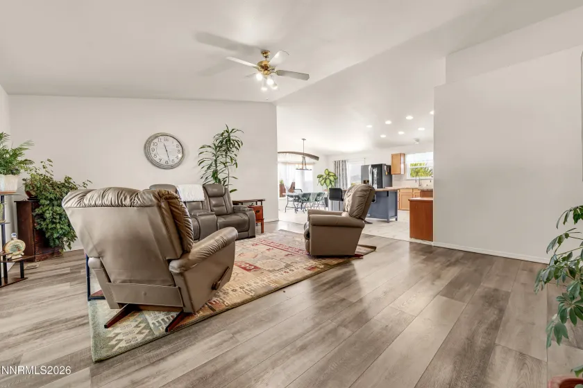 1400 Bufflehead, Sparks, Nevada 89441, 3 Bedrooms Bedrooms, ,2 BathroomsBathrooms,Residential,Residential,Bufflehead,260003965