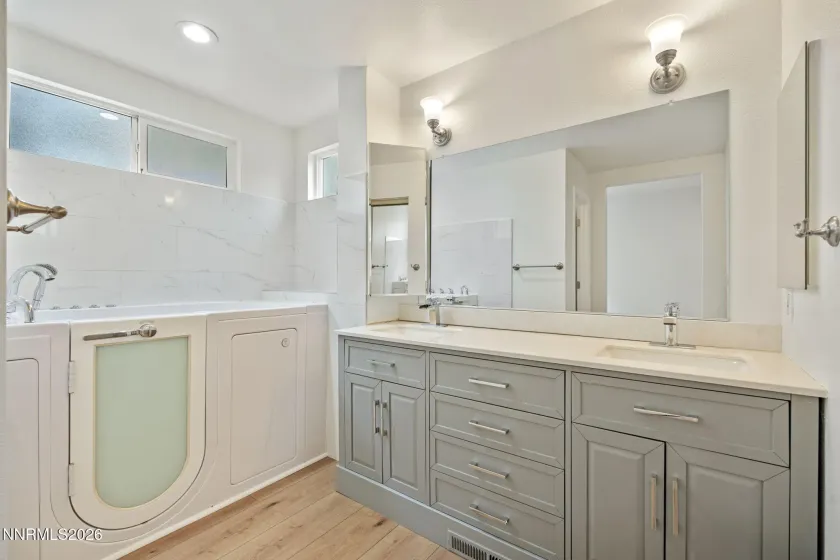 856 Francesca, Sparks, Nevada 89436, 3 Bedrooms Bedrooms, ,2 BathroomsBathrooms,Residential,Residential,Francesca,260003987