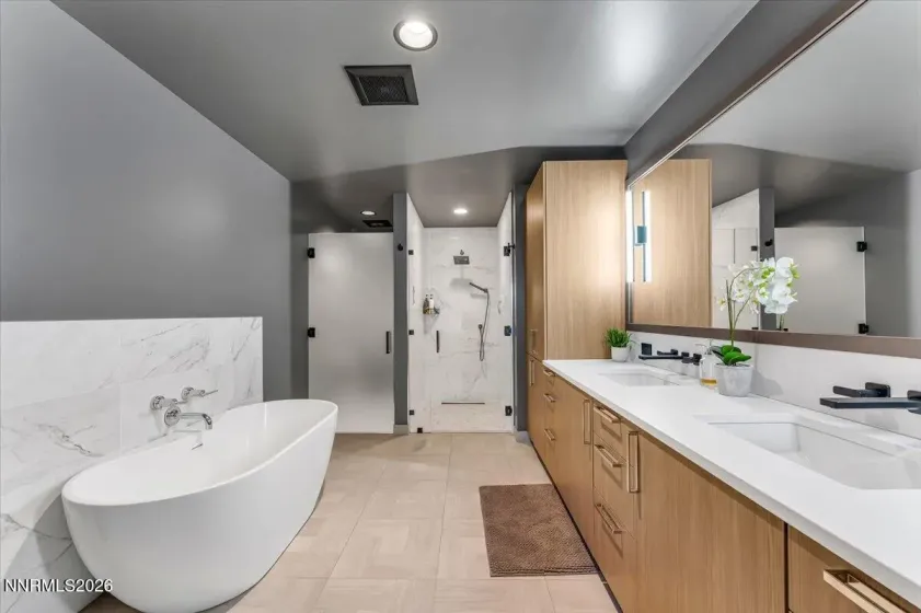 17 Beach Club, Stateline, Nevada 89449, 4 Bedrooms Bedrooms, ,4 BathroomsBathrooms,Residential,Residential,Beach Club,260003988