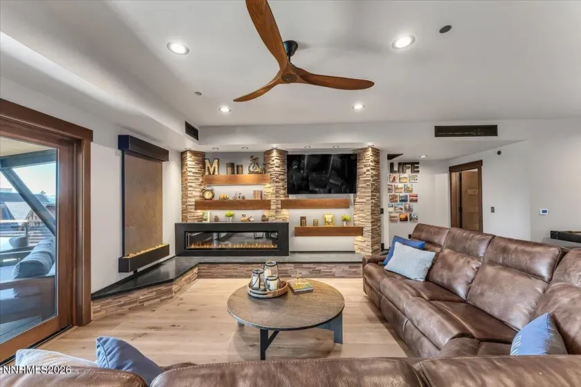 17 Beach Club, Stateline, Nevada 89449, 4 Bedrooms Bedrooms, ,4 BathroomsBathrooms,Residential,Residential,Beach Club,260003988