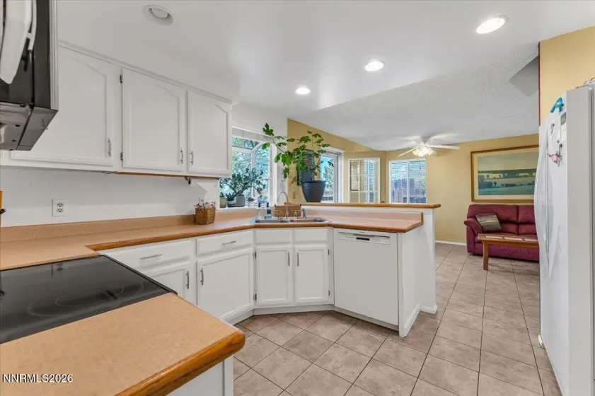 6325 Blue Lakes, Reno, Nevada 89523, 4 Bedrooms Bedrooms, ,3 BathroomsBathrooms,Residential,Residential,Blue Lakes,260004024