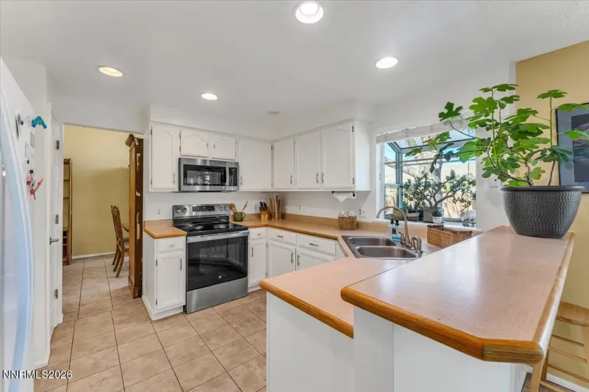 6325 Blue Lakes, Reno, Nevada 89523, 4 Bedrooms Bedrooms, ,3 BathroomsBathrooms,Residential,Residential,Blue Lakes,260004024