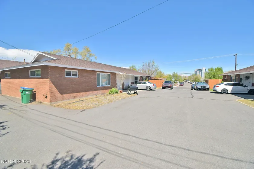 998 Roberts, Reno, Nevada 89502, 4 Bedrooms Bedrooms, ,2 BathroomsBathrooms,Residential,Residential,Roberts,260004030