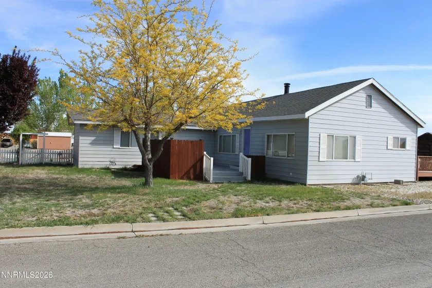 320 Reyes, Yerington, Nevada 89447, 3 Bedrooms Bedrooms, ,2 BathroomsBathrooms,Residential,Residential,Reyes,260004039