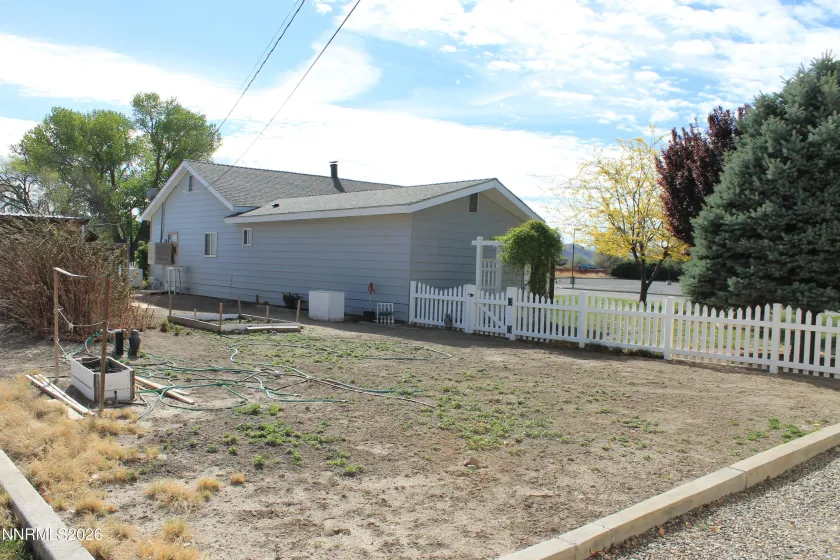 320 Reyes, Yerington, Nevada 89447, 3 Bedrooms Bedrooms, ,2 BathroomsBathrooms,Residential,Residential,Reyes,260004039