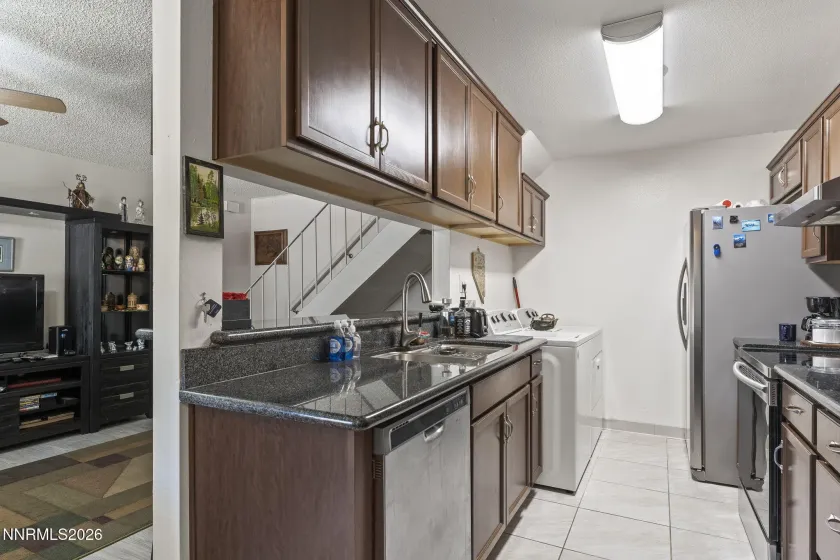 661 Oakwood, Sparks, Nevada 89431, 2 Bedrooms Bedrooms, ,1 BathroomBathrooms,Residential,Residential,Oakwood,260002272