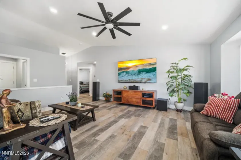 1076 Gadwall, Sparks, Nevada 89441, 3 Bedrooms Bedrooms, ,3 BathroomsBathrooms,Residential,Residential,Gadwall,260004047