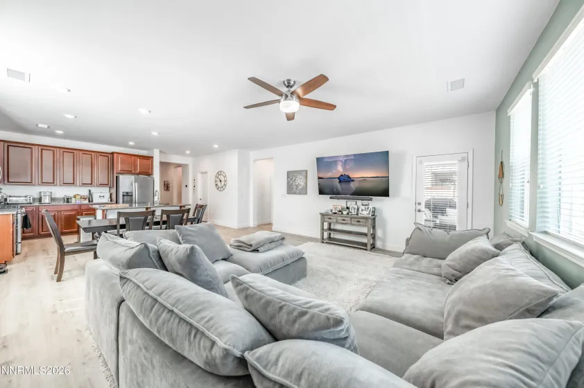 1835 Palacia Pointe, Reno, Nevada 89521, 3 Bedrooms Bedrooms, ,2 BathroomsBathrooms,Residential,Residential,Palacia Pointe,260004046